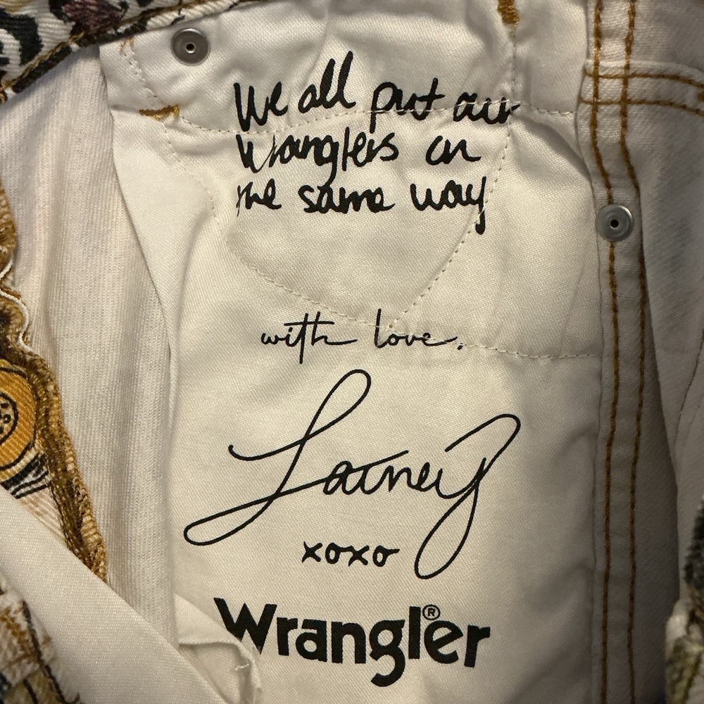 Wrangler Ladies Lainey Wilson Life Of Lainey Multiprint Flare Jeans Sz 27 X 32 - Picture 10 of 10